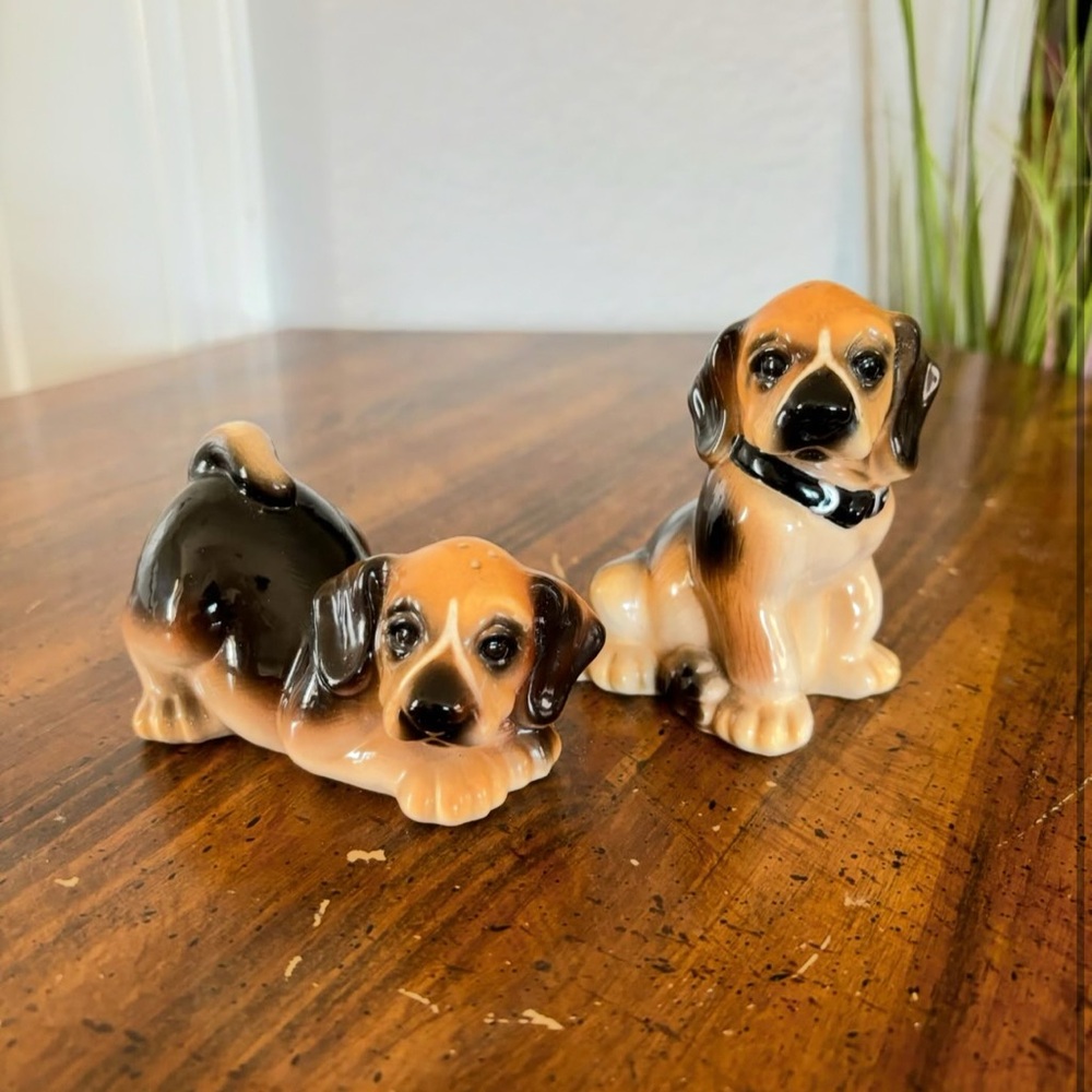Adorable Ceramic Beagle Dog Salt & Pepper Shakers